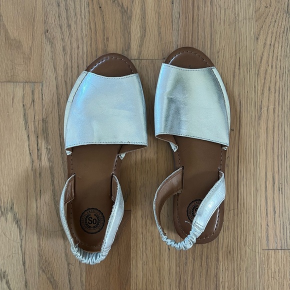 Sandals - Picture 1 of 2